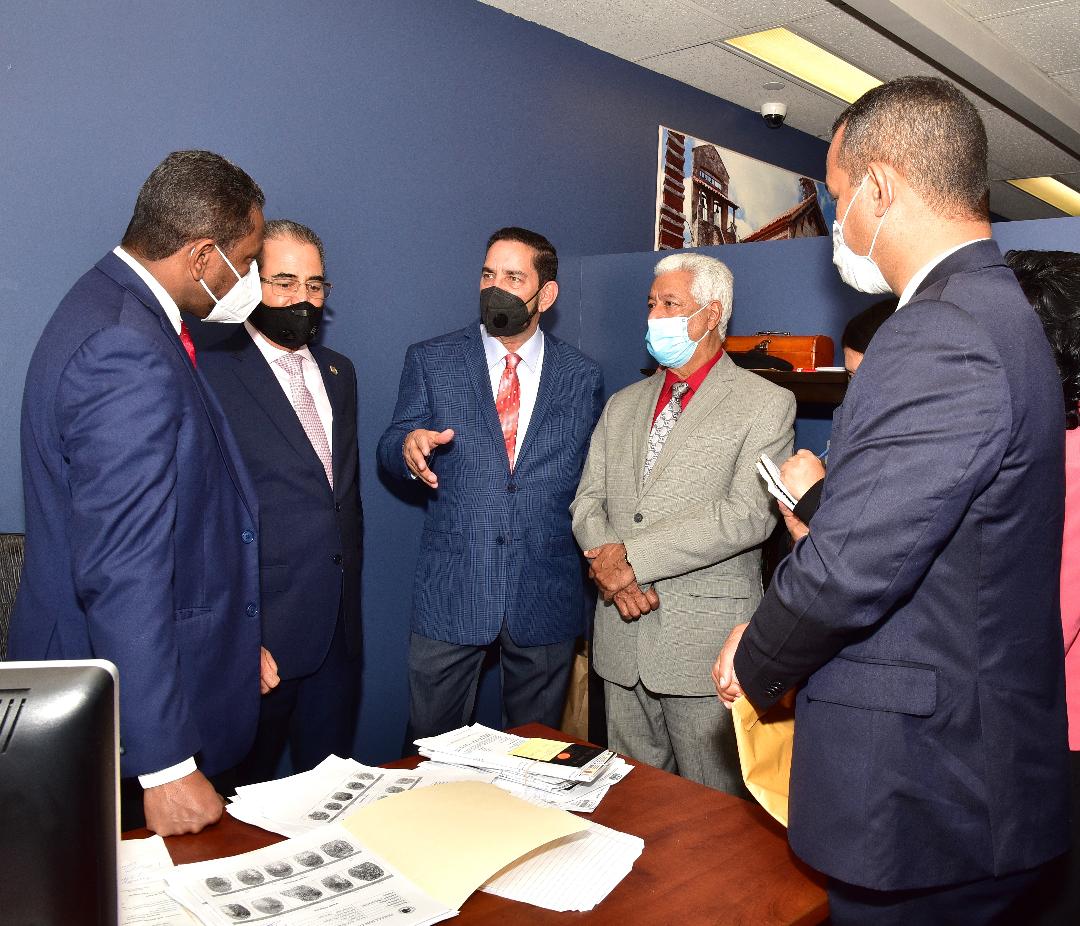 Director general de Pasaportes visita al cónsul Eligio Jáquez en NY y autorizan compra de nuevos equipos de impresión para agilizar emisión y renovación de pasaportes