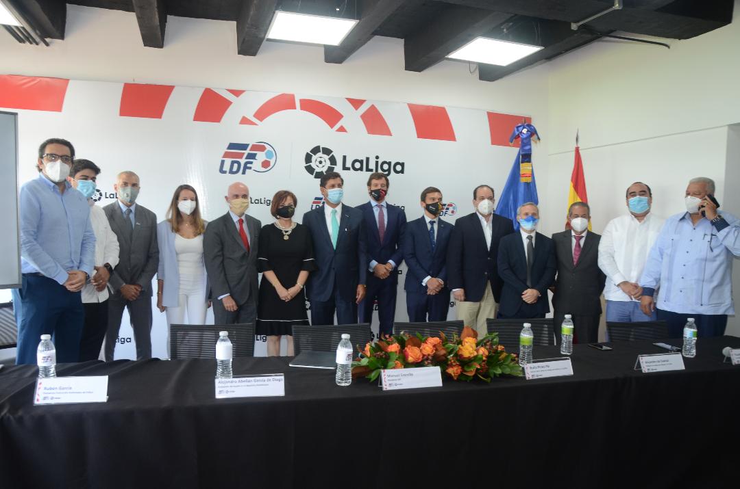 La Liga de Fútbol Profesional de España y La Liga Dominicana de Fútbol firman un acuerdo de colaboración para el desarrollo del deporte